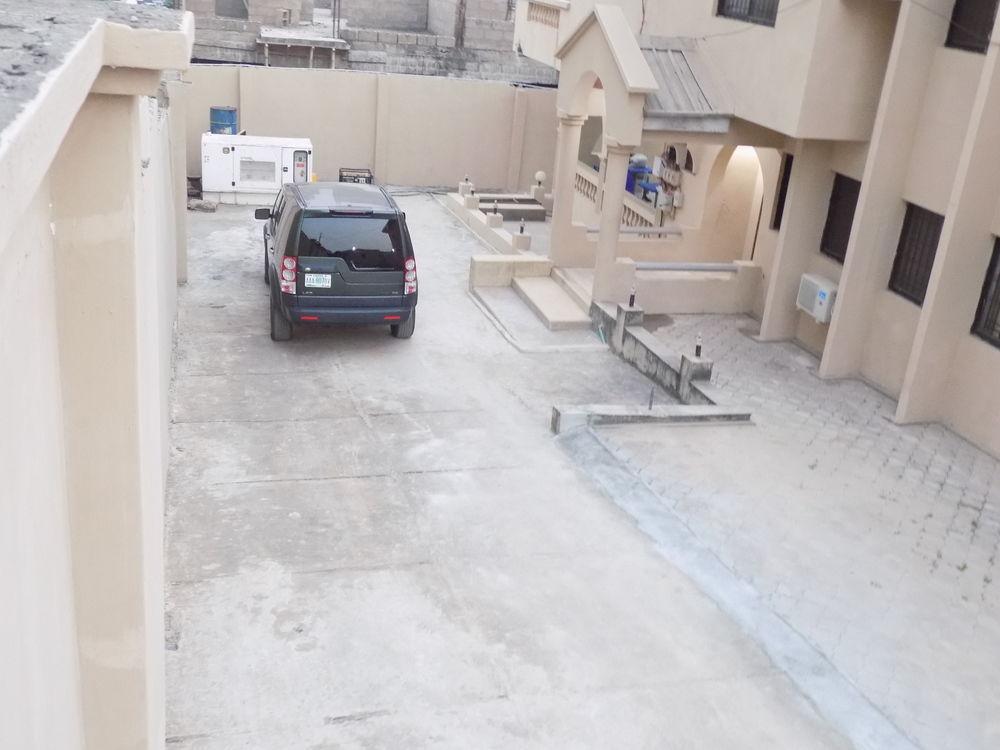 Posh Apartments And Hotel Ikeja Exterior photo