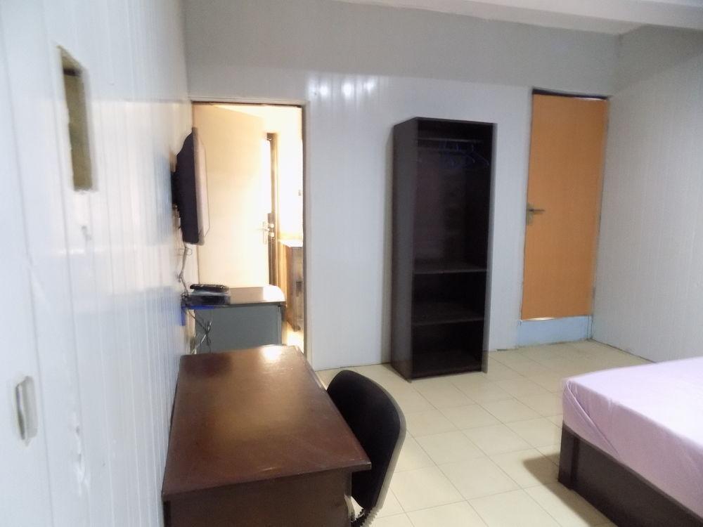 Posh Apartments And Hotel Ikeja Exterior photo