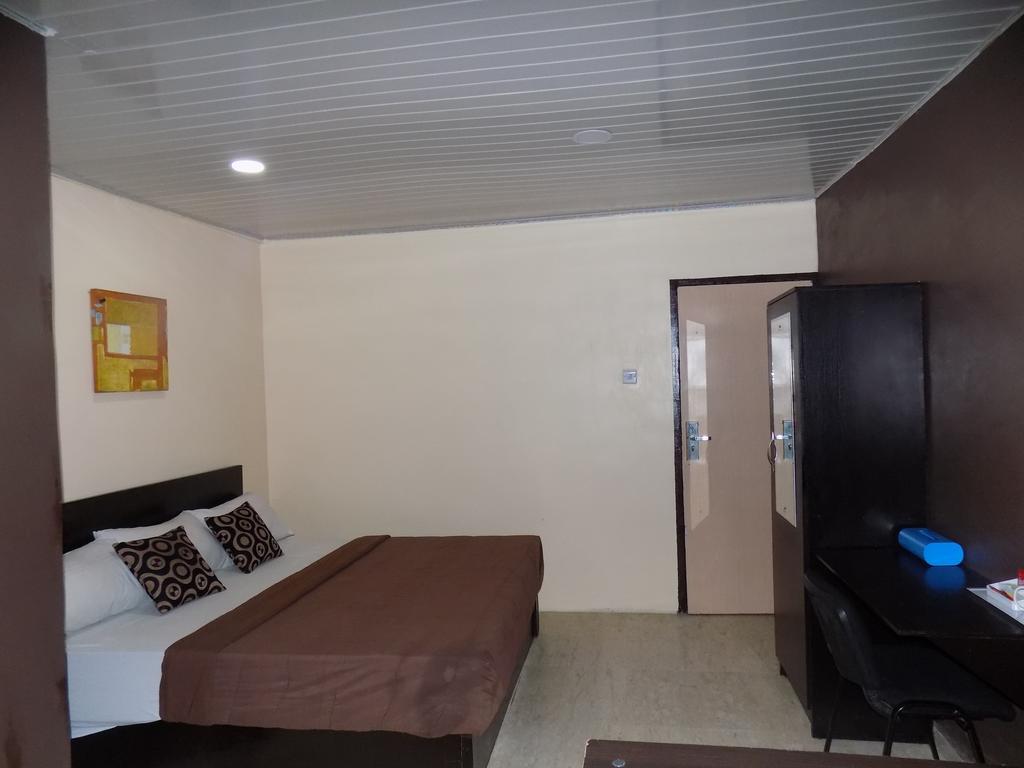 Posh Apartments And Hotel Ikeja Exterior photo