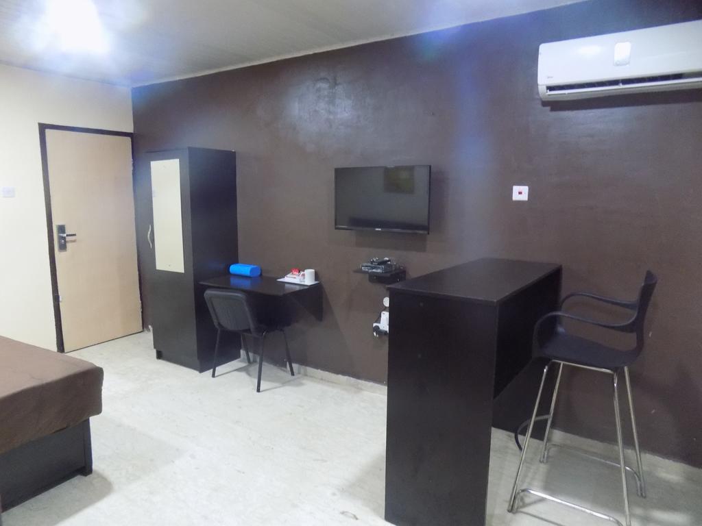 Posh Apartments And Hotel Ikeja Exterior photo