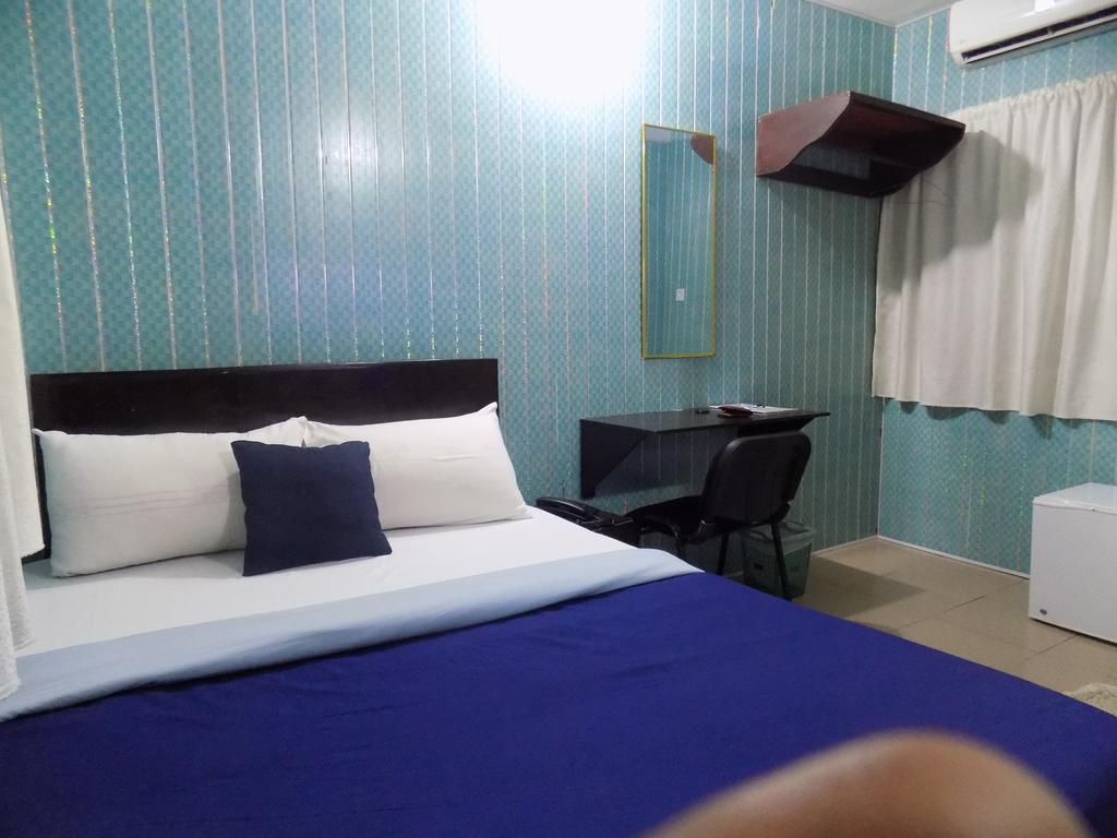 Posh Apartments And Hotel Ikeja Exterior photo