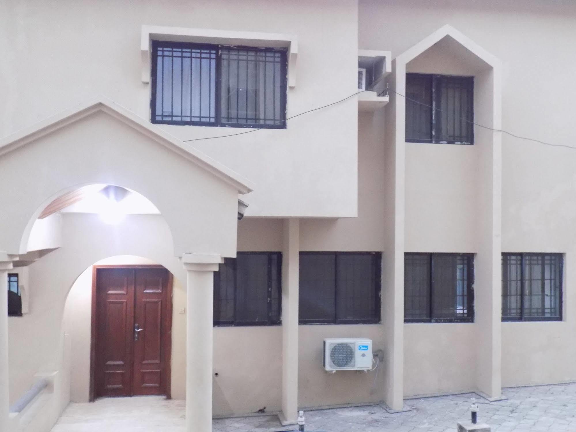 Posh Apartments And Hotel Ikeja Exterior photo