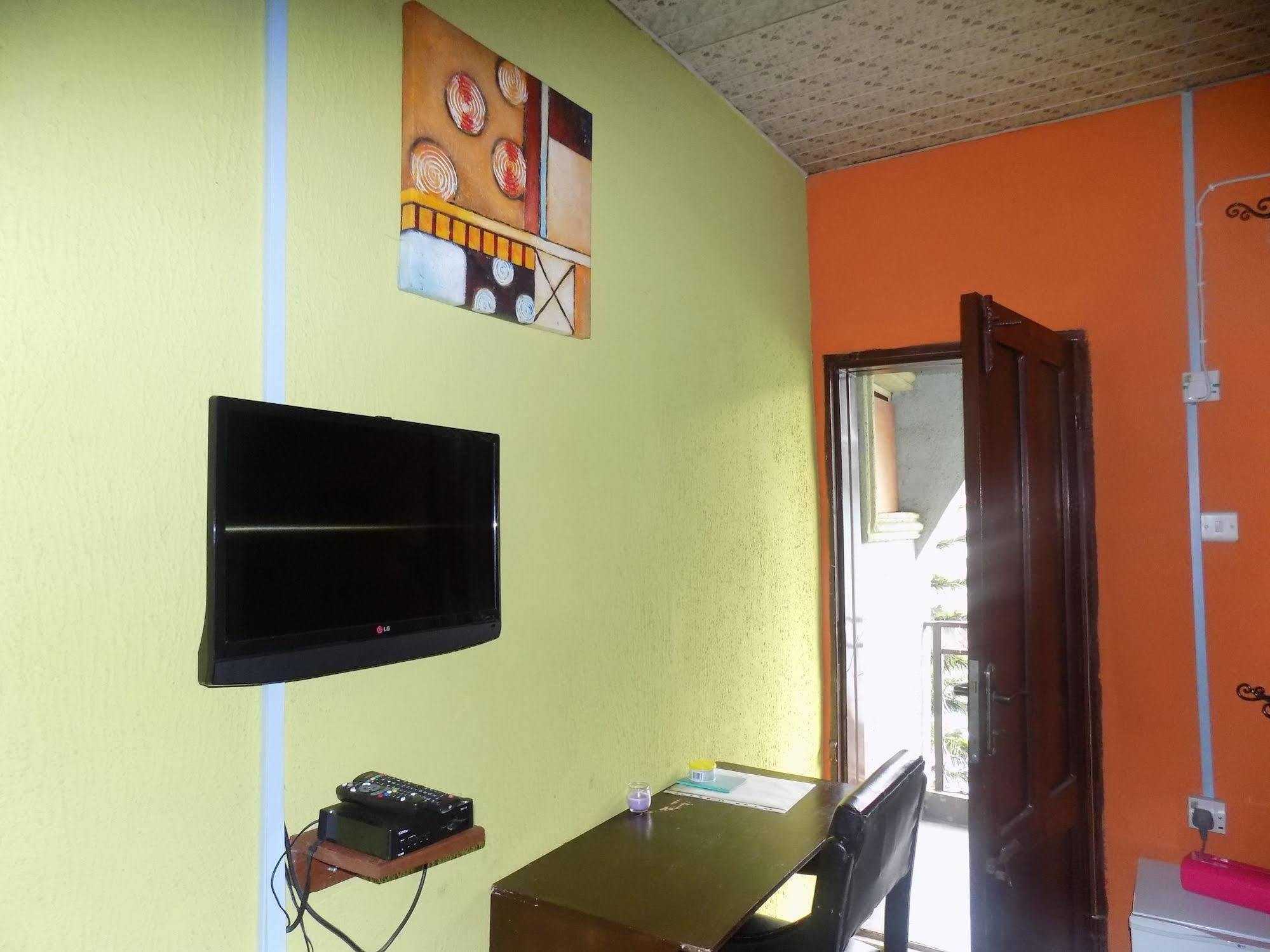 Posh Apartments And Hotel Ikeja Exterior photo