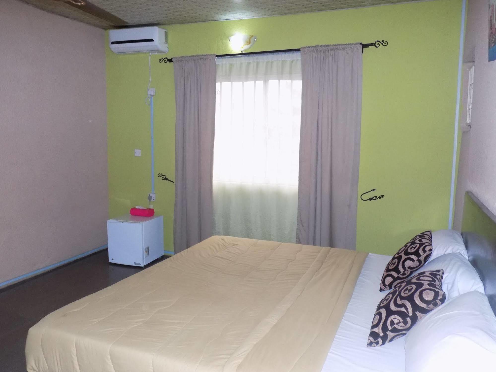 Posh Apartments And Hotel Ikeja Exterior photo
