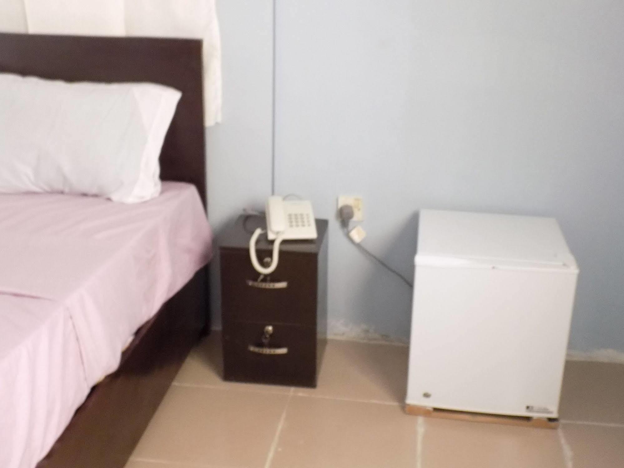 Posh Apartments And Hotel Ikeja Exterior photo