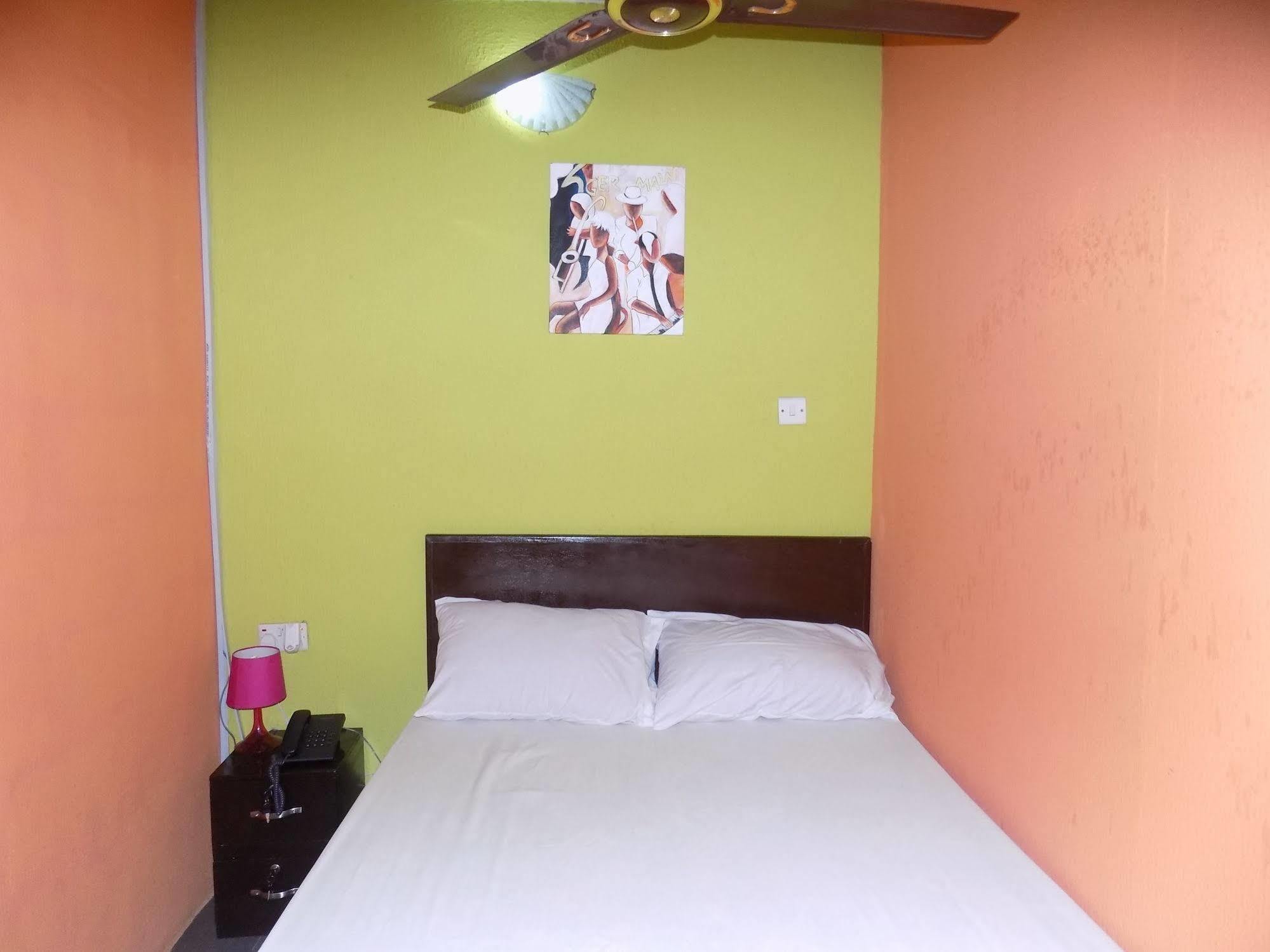 Posh Apartments And Hotel Ikeja Exterior photo